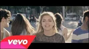 C'est une de ses dernières chansons, chantée au début de l'été 2015. Elle se nomme « Jeunes », et semble décrire tous les rêves des jeunes d'aujourd'hui pendant l'été. Êtes-vous capable de compléter les paroles de cette chanson ? À vous de jouer ! « J'aimerais en suivant le Soleil...