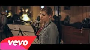 La chanson à trouver a été écrite par Renaud Séchan et par Franck Langolff et a été produite par Dominique Blanc-Francard et par Alain Lanty. Elle dure environ 4 minutes et est sortie en 2015. Quelle est-elle ?