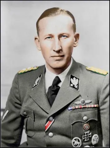 Reinhard Heydrich, officier allemand nazi, fut l'adjoint direct de Himmler et prépara avec lui la purge au sein même de leur parti en 1934. Sous quel nom est connue cette série d'assassinats ?