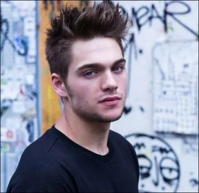 Où Scott a-t-il mordu Liam ?