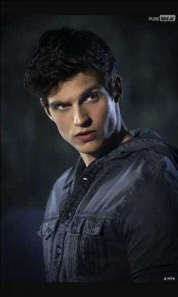 Quel est le nom du Grand frère d'Isaac ?