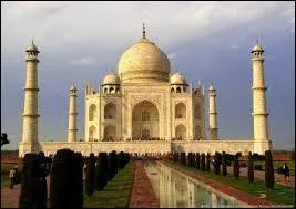 La palais est un lieu de résidence pour une personne importante. C'est aussi dans le corps humain...