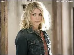 Qui est cette jeune fille qui accompagne le Docteur 9 et le Docteur 10 ?