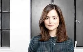 Qui est cette fille qui accompagne le Docteur 11 et le Docteur 12 ?