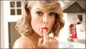 Avec qui est-elle en couple en 2015 ?