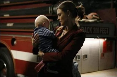 Dans la saison 4, Brennan veut avoir un bébé, à qui demande-t-elle d'être le père ?