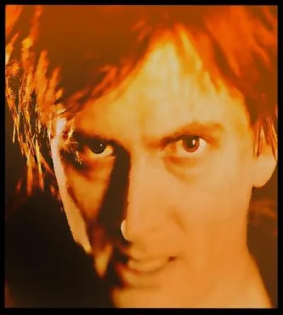 Mon dernier fragment de vie que je dissimulai dans le corps de mon reptile de compagnie. Notre troisième homme nous rejoignit alors que je séjournais