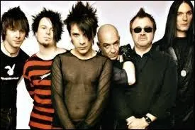 Lequel de ces groupes nous chantait "L'aventurier", en 1982 ?