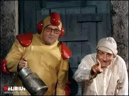 Les médias nous les présentent comme deux impitoyables ennemis. Pourtant dans la vie, François et Nicolas sont copains comme cochons ! La preuve, lors de soirées arrosées, ils se fendent la poire en parodiant le film "La Soupe aux choux". Ici, quels personnages interprètent-ils ?