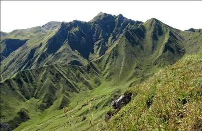 Le puy de Sancy est le point culminant du Massif Central.