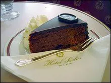 Où pouvez-vous goûter ce délicieux gâteau au chocolat ayant pour nom "La Sachertorte" ?