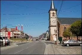 Nous traversons Porcelette. Ville lorraine de la région naturelle du Warndt, elle se situe dans le département ...