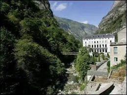 Eaux-Chaudes est une ville thermale de la région ...