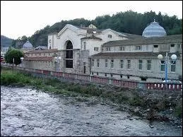Je vous emmène à La Bourboule. C'est une ville thermale de la région ...