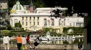 Unique station thermale de l'Ouest de la France, Bagnoles-de-l'Orne se situe ...