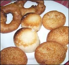 Lequel de ces beignets traditionnels malgaches est salé ?