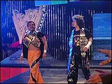 Vrai ou faux - Primo et Carlito sont devenus les premiers WWE Unified Tag Team Champions.