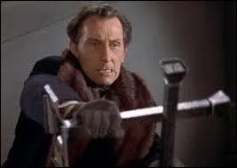 Ce personnage est issu du roman "Dracula" évoqué dans la précédente question. Cet homme de science va malgré lui endosser le rôle de chasseur de vampires. Qui est-il ?