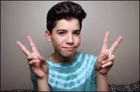 Avec quelles youtubeuses s'entend-il bien ?