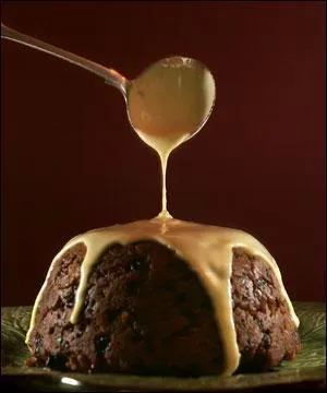 Spécialité anglaise, quel est le nom de ce pudding aux prunes ?