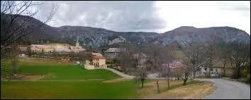 Village de l'arrondissement de Gap, Saint-Etienne-de-Laus se situe dans le département ...