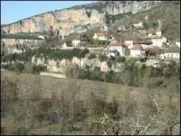 Sauliac-sur-Célé est un village midi-pyrénéen situé dans le département ...