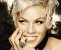Quelle est la nationalité de la chanteuse Pink ?