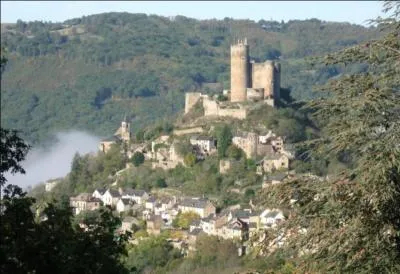 Restons dans le même département pour découvrir Najac dominé par sa forteresse, à quelle fête pourrez-vous y assister fin août ?