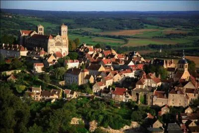 Dans quel département se trouve l'extraordinaire basilique Sainte-Madeleine de Vézelay ?