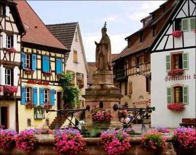 Quel pape est né dans le beau village d'Eguisheim dans le Haut-Rhin ?