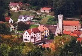 Village lorrain dans le Pays de Bitche, Hanviller se situe dans le département ...