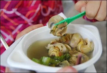 Nous allons déguster, en entrée, des caricoles, de quoi s'agit-il demande Poucette ?