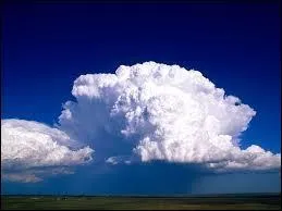 Quel est le nom de ce nuage ? Indice - Ils sont porteurs d'orages, d'averses, de grêle