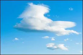 Quel est le nom de ce nuage ? Indice - ils annoncent un changement de temps mais ne sont pas accompagnés de précipitations