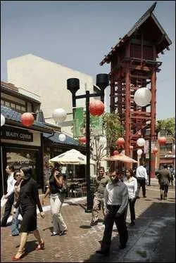 Dans quelle ville américaine peut-on se promener dans un quartier appelé "Little Tokyo" ?