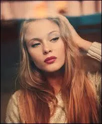 C'est grâce à son single quelle est connue mais comment s'appelle-t-il ?