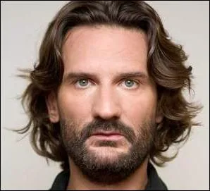 Il a notamment écrit "99 francs" et "L"amour dure trois ans".