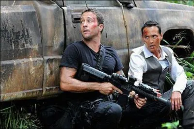 Jean-Philippe Puymartin est aussi la voix française de l'acteur Mark Dacascos ( The crow, série télévisée). Sur cette image, dans quelle série double-t-il Mark Dacascos ( Wo Fat, personnage de droite) ?