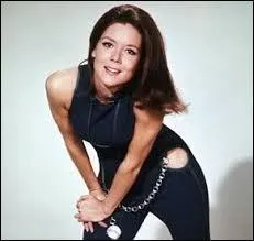 Avec qui Emma Peel faisait-elle équipe dans une série des années 60 ?