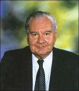 Ancien Président du Sénat Français.