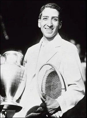 Tennisman français, fondateur de la marque au crocodile.