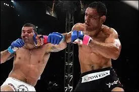 Qui remporta la première rencontre opposant Antonio Rogerio Nogueira à Mauricio Rua ?