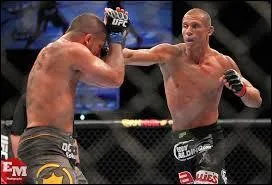 Qui remporta la rencontre opposant Donald Cerrone à Jeremy Stephens ?