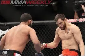 Qui fut le vainqueur de la rencontre opposant Johny Hendricks à Jon Fitch ?