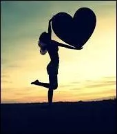 Maintenant Lucienne est libre et elle vit un amour _________ avec son prince charmant.