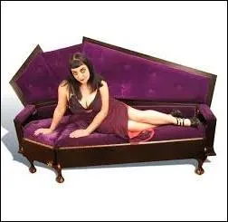 Pendant que son ancien souteneur _________ dans un _________ !