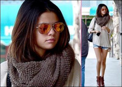 (Selena Gomez) Comment s'appelle ce genre d'écharpes très à la mode ?