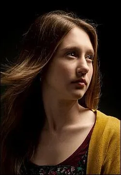 Dans quelle série a-t-on rencontré Violet Harmon ?