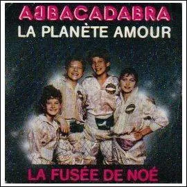 Dans cette chanson, de 1985, adaptée de la chanson du groupe Abba, " Lay all your love on me", quel vol d'oiseau devons-nous suivre ?