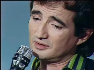 Il est libre Max, Il est libre Max, y'en a même qui disent qui l'on vu voler, sont des paroles de...